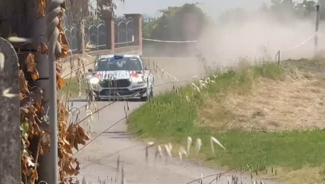 Mi avevan detto scivola 🙈🙈🙈….
#shakedown #rallygrappolo