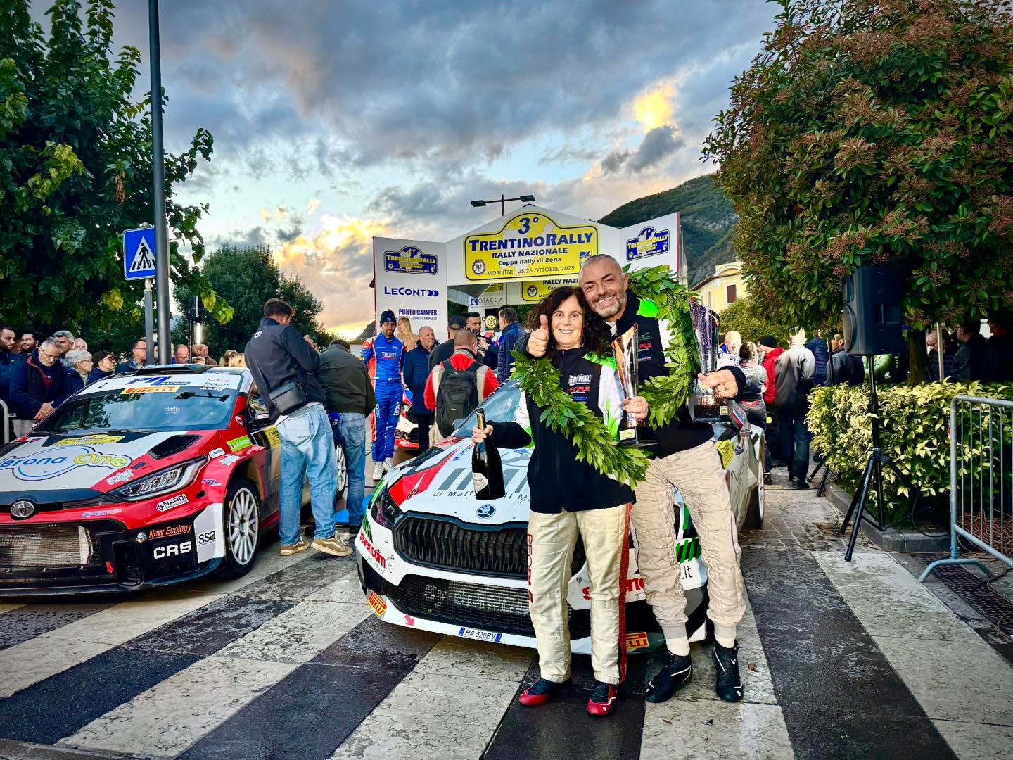 A volte è molto meglio di come te lo immagini !!!!
Mi batte forte il ❤️…. Grazie a tutti !!!
3º Assoluti 🥉
3º Rally Trentino 2025